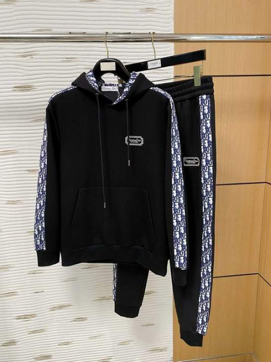 Picture of Dior Sweater Suits _SKUDiorM-3XLkdtr22838496